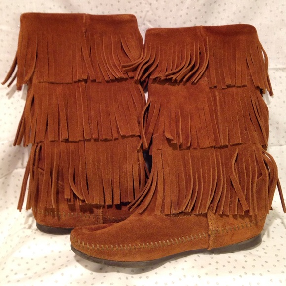 EUC Minnetonka 3 layer fringe boots - Picture 1 of 4